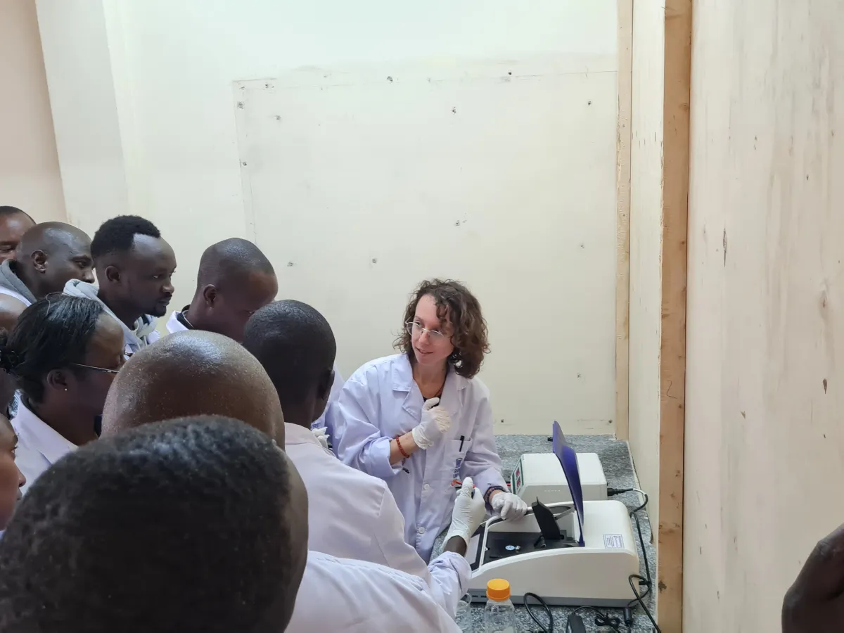 Marianna explains to the students how to use the nano drop